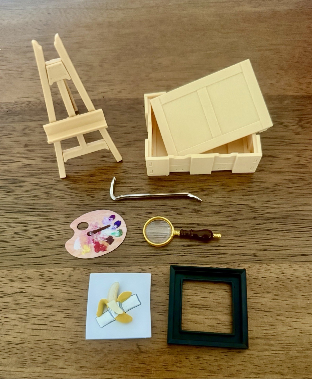 Mini Brands Masterpieces LEGENDARY “Comedian/Banana” with Free Accessories.