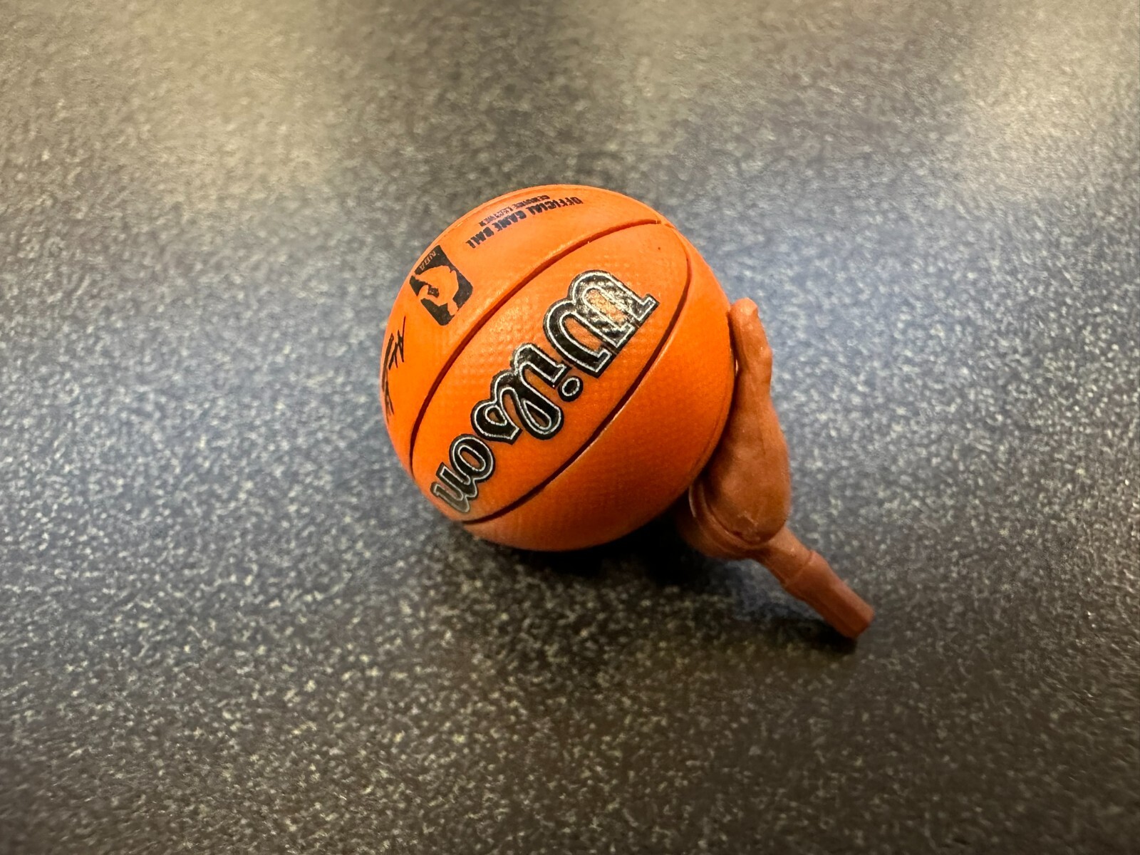 Starting Lineup (MALE HAND W/BALL ONLY) 6″ Scale MINT Basketball Prop Ja