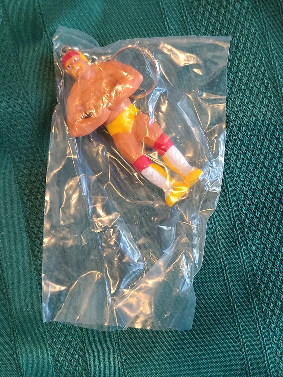 1990 Titan Sports Inc. Hulk Hogan Keychain New 3 1/4″