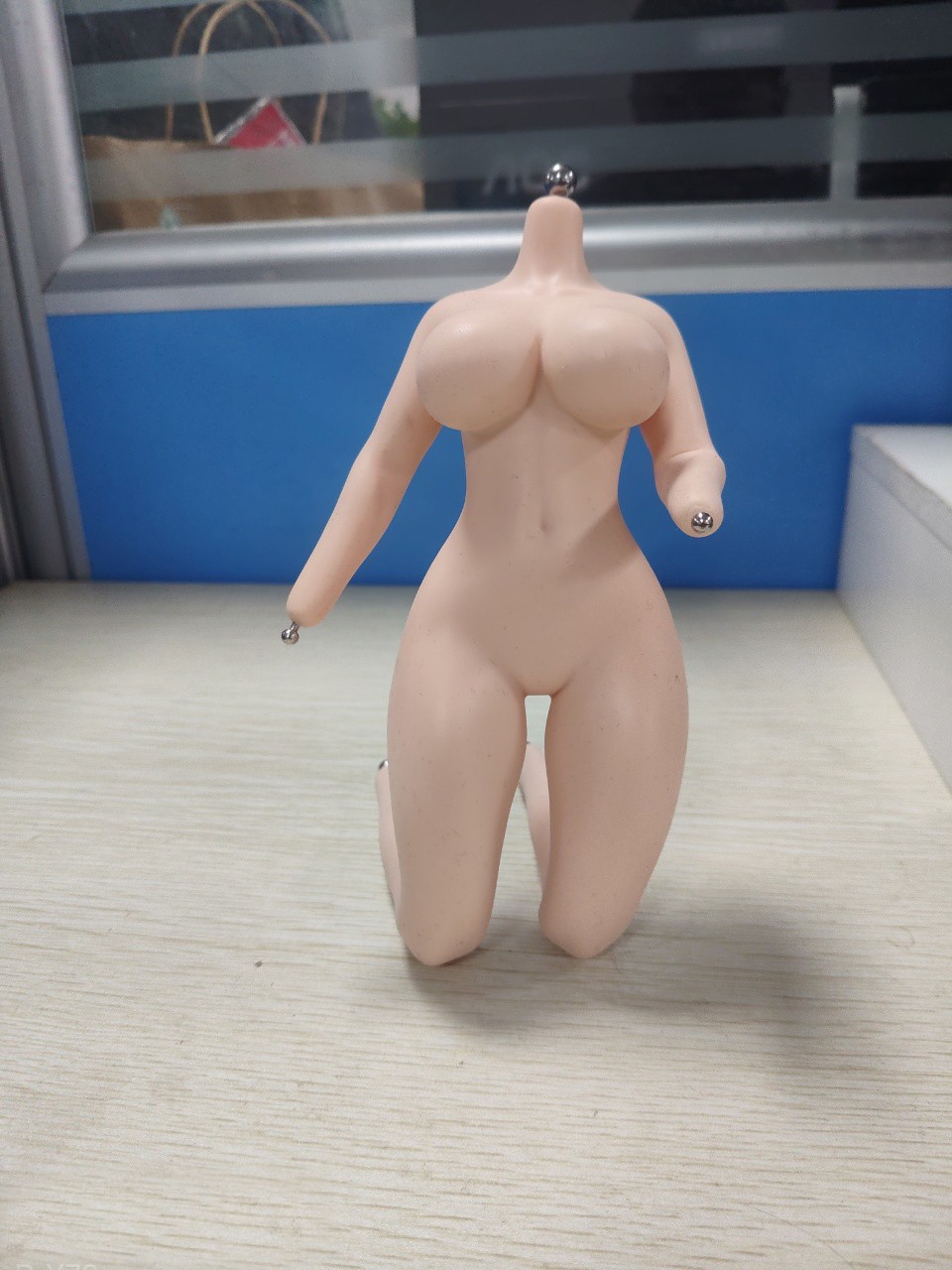 YM611B 1/6 Female Large Bust Pale Plump Seamless Body For 12″ Action Figure Doll