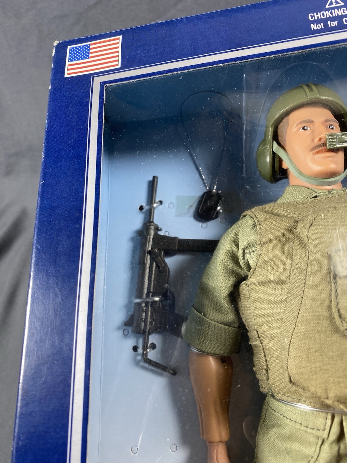 Soldiers of the World Vietnam War 1961-1975 Helicopter Door Gunner OPEN BOX