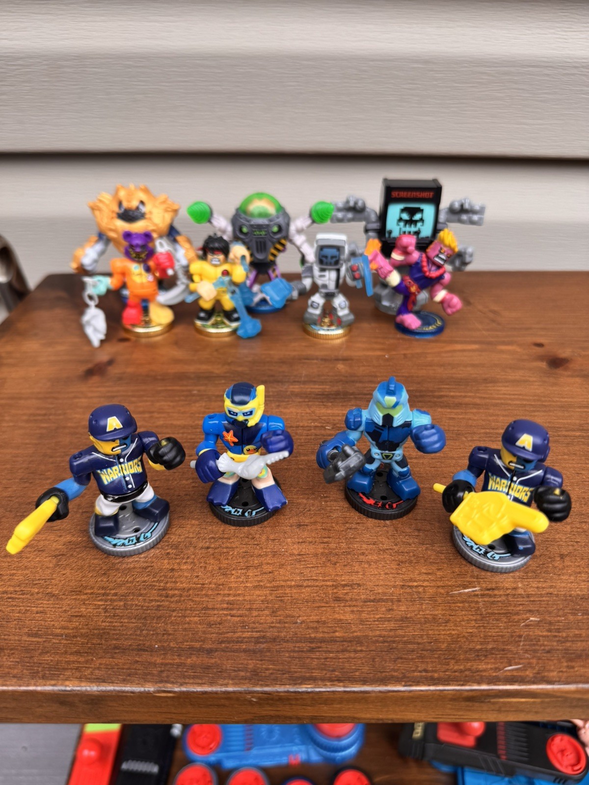Massive Akedo Ultimate Arcade Warriors Collection 28 Figures, Arena Works Extras
