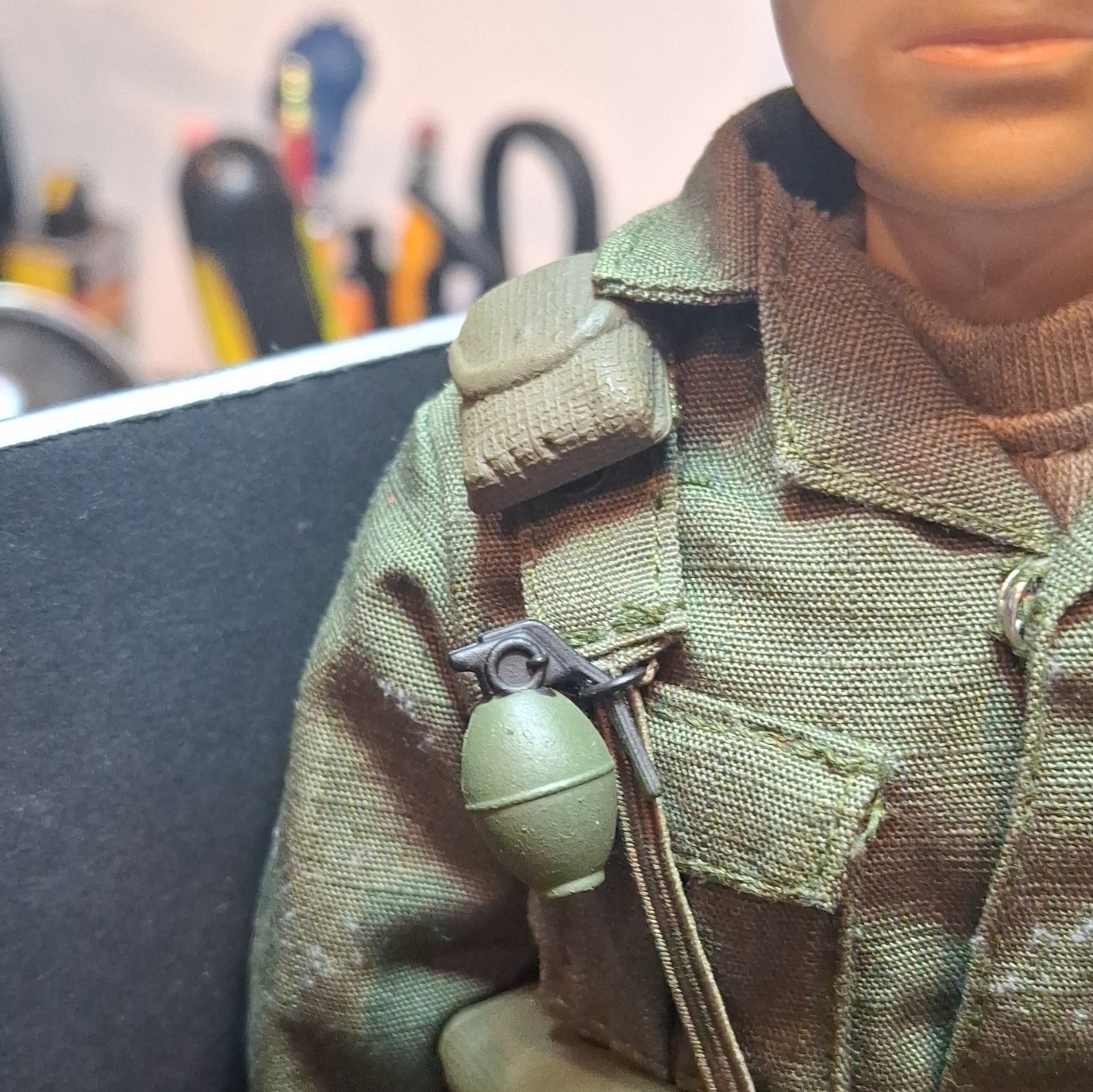 Vietnam War Army Action Figure w/ Helmet & Gun Green Brown Black Plastic Fabric