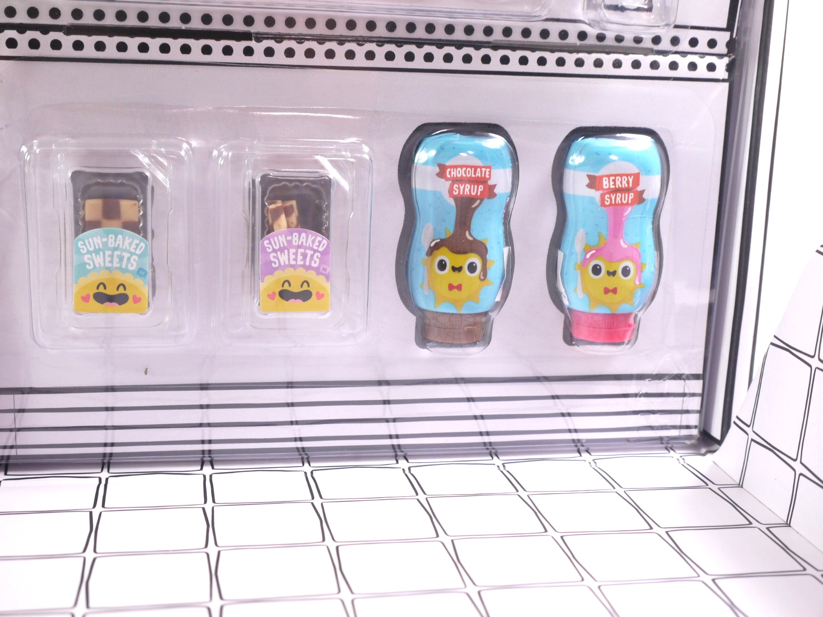 MGA’s Miniverse Make It Mini Ice Cream Social BRAND NEW! FREE SHIPPING(30+ piece