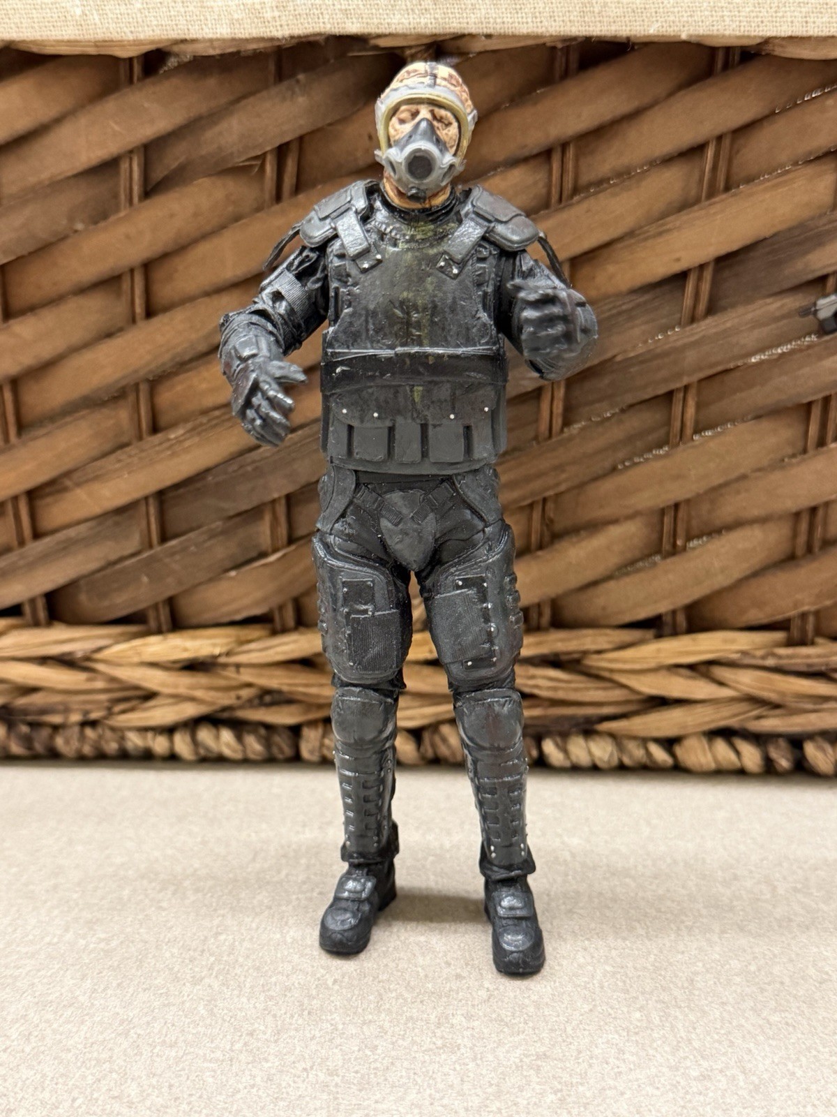 Gas Mask Riot Gear Zombie – The Walking Dead AMC TV Show Action Figure Guard