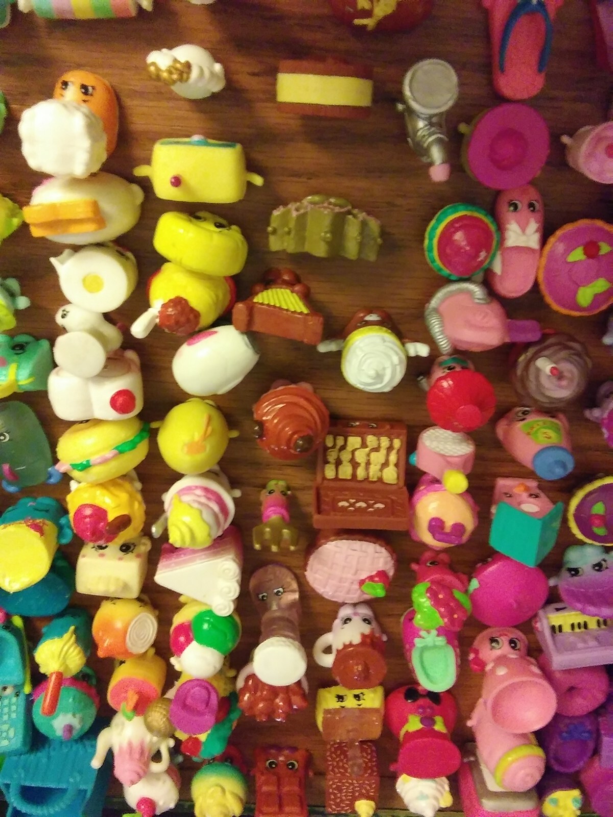 SHOPKINS:25pcs-Randm Charctrs-No Dups Mixed Seasons-Great Cond Used FREE FREIGHT