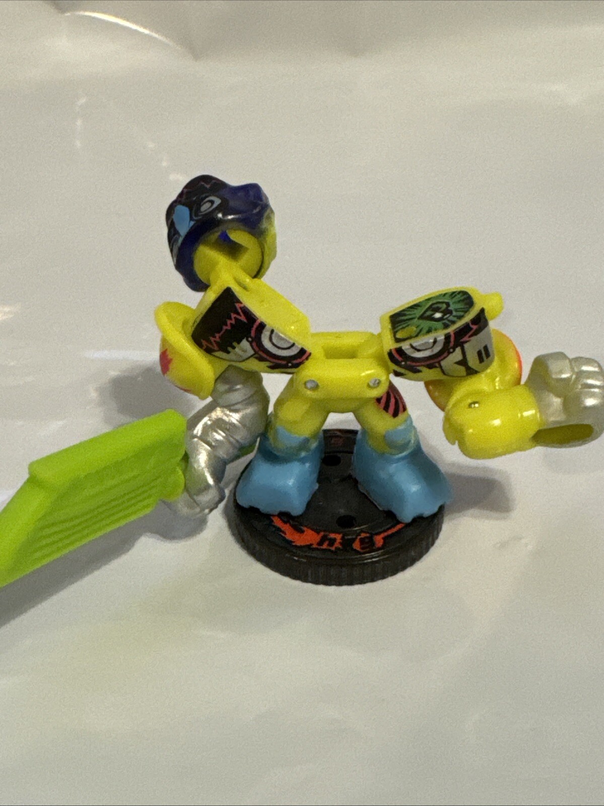 2021 LEGENDS OF AKEDO Series 2 SYNTHFYRE Figure – Arcade Warriors – Rare Listing