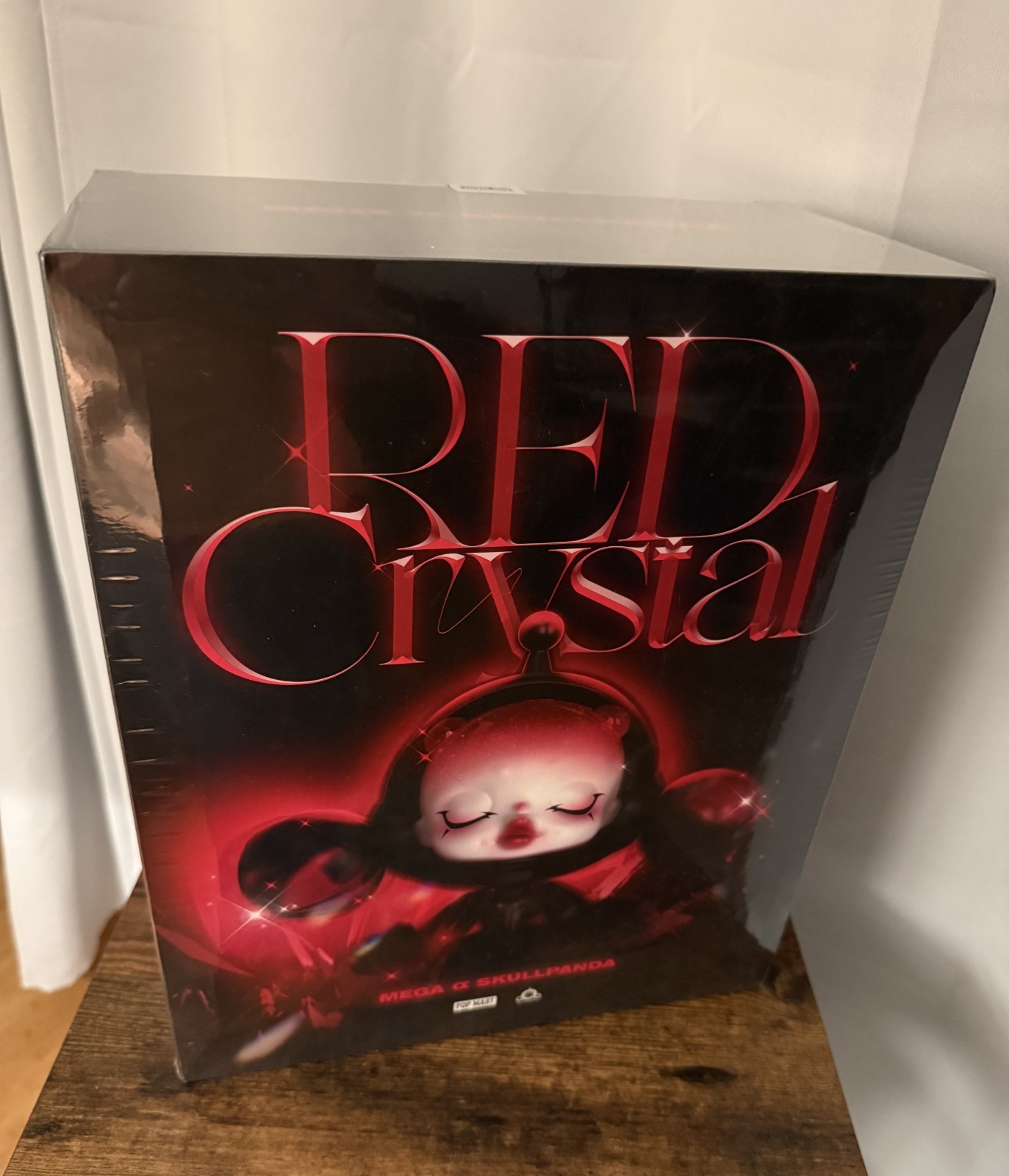 POP MART MEGA α SKULLPANDA 400% Red Crystal Brand New Sealed